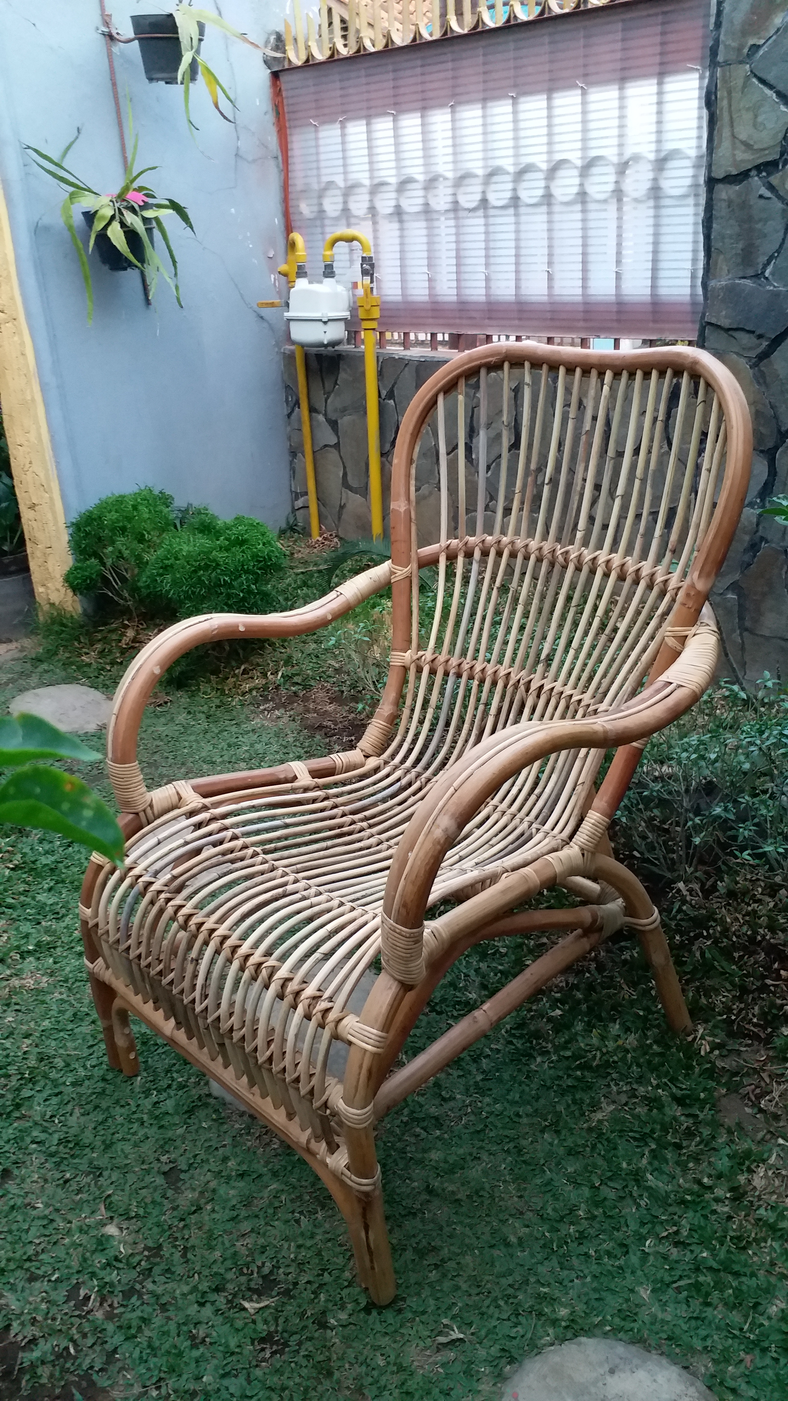 How to maintain natural rattan